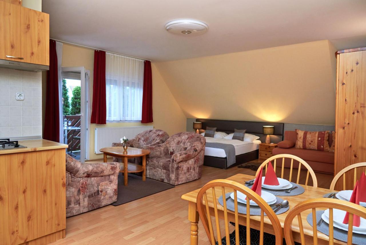 Apartman Brigitte Buekfuerdo Buitenkant foto